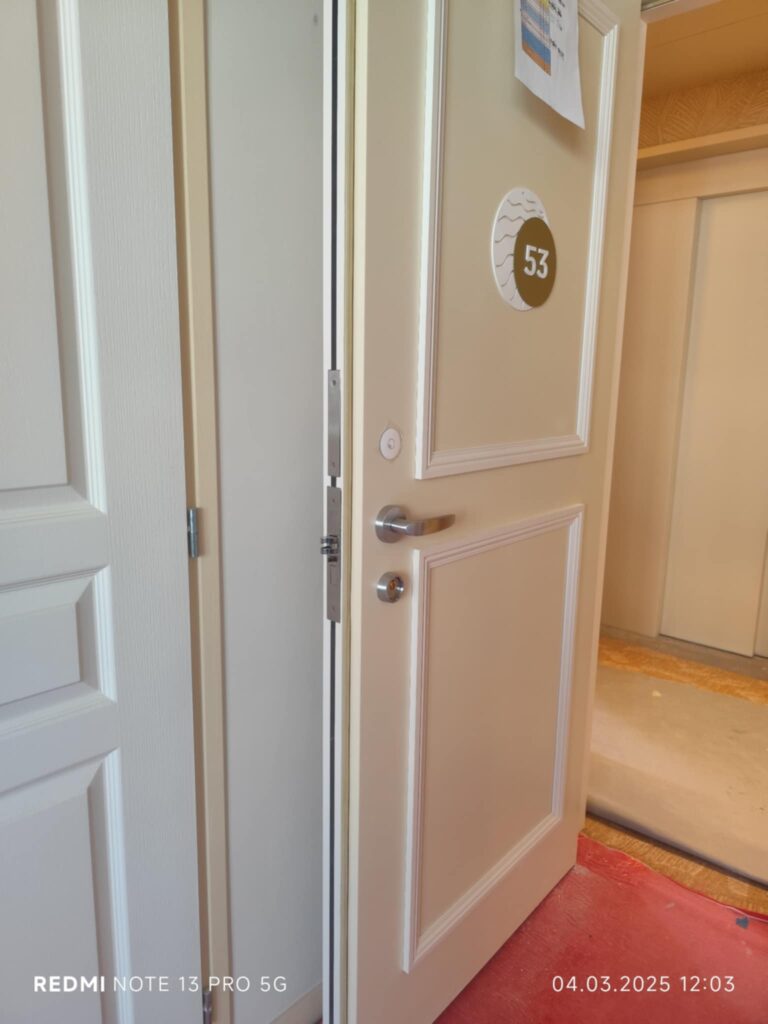 Maison Lamartine, EI30 wooden doors (130pcs)